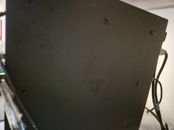 Ps 4 pro 1tb malo použivane bez chyby,v dobrom stave - 3
