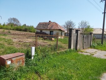 Predám krásny pozemok v strede obce Svätoplukovp - 3