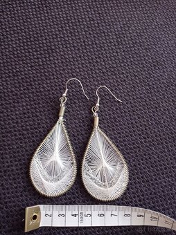 Retro masívne biele visiace náušnice - 3