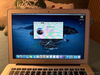 Apple MacBook Air 13-inch - 3