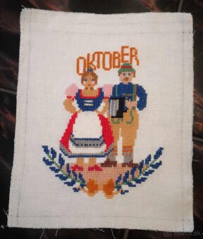 Vyšívaný kalendár - 3
