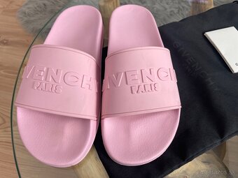 GIVENCHY ružové šľapky -41 - 3