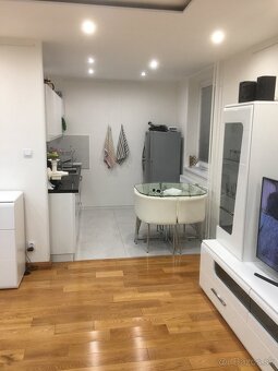 Celý 3.i. byt resp. izbu dám do prenájmu Košice študentkám - 3