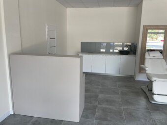 Kuchynské skrinky s pracovnou doskou a umývadlom - 3