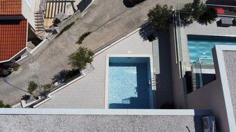 Vila s bazénom len 50 metrov od mora, pri Trogire Chorvátsko - 3