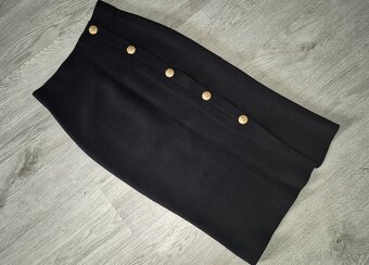 Úpletová sukňa so zlatými gombíkmi - 3