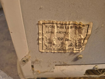 Starý funkčný elektrický radiátor / ohrievač - 3