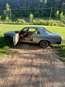 Mercedes 123 - 3