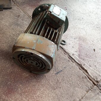 Motor - 3