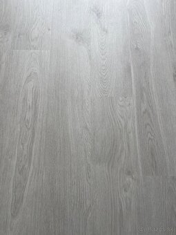 Laminatová podlaha a lišty - 3