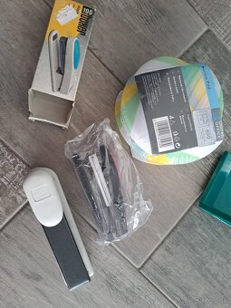 Kancelárske potreby, zakladače, spinkovače - 3