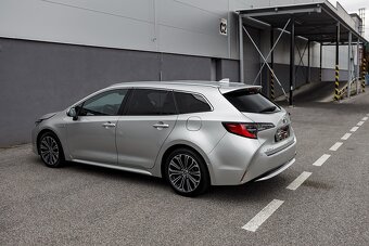 Toyota Corolla Combi 1.8 Hybrid 72kW e-CVT Executive 05/2021 - 3