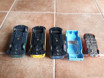 Stare hracky - 5x Stare auticko - 3