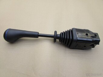 Joystick a hydraulický rozvádzač k nemu - 3