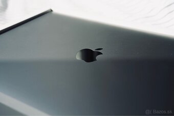 NOVÝ - Macbook Pro 2022 M2 -13”, 16GB RAM - 3