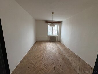 3 IZBOVÝ BYT - CENTRUM MESTA LUČENEC - 3