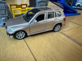 Predám model autíčka Mercedes - 3