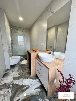 Novozrekonštruovaný zariadený 3 izbový byt v centre Komárna - 3