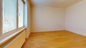 Rodinný dom s dvoma bytovými jednotkami a záhradou v obľúben - 3