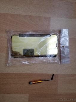 Predam transparentny zlaty kryt na S7 Edge - 3