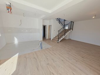 Predáme novost. poschodového 5+kk RD, Horný Vadičov, R2 SK. - 3