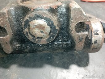 Predný tlmič GAZ 69 - 3