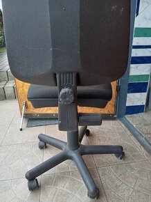 kancelárska stolička a nastaviteľné otočné stoličky - 3