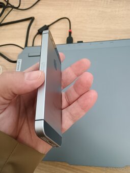 Apple iPhone SE 32GB - 3