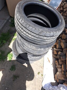 245/40 R18 - 3