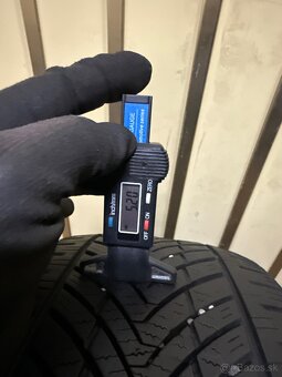 Zimné pneu 215/45R16 viem aj prezuť - 3