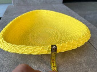 Predám žltý košík z plastu - 3