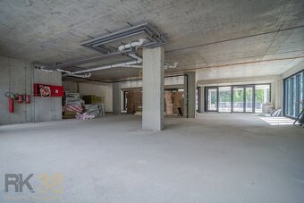 Na predaj – priestranné obchodné priestory - 3