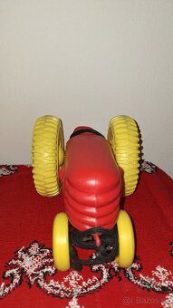 Retro hračka Traktor - 3