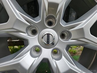 Atraktívna, orig. zimná sada VOLVO - 5x108 r17 + 235/60 r18 - 3