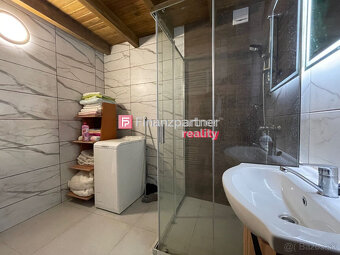 Nadštandartný podkrovný app byt s vytahom na Hlavnej ulici ( - 3