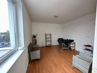 Priestranná kancelária s balkónom - 3