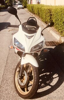 2010 Honda CBR 125r - 3