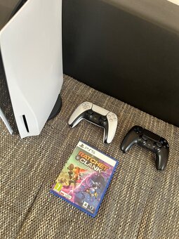 PlayStation 5 (PS5) + 2x ovládače - 3
