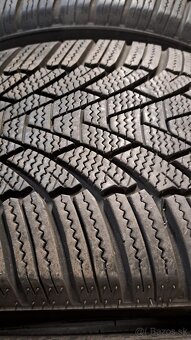 Predám 4ks jazdené zimné 225/45r17-2+2 modely - 3
