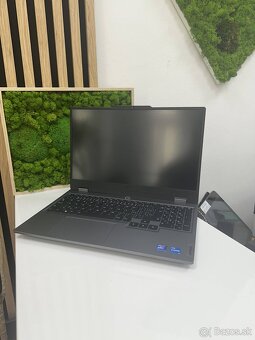 Lenovo LOQ 15 IAX 9 - 3