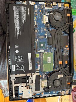 Predám NEFUNKČNÝ HP pavilion gaming 15” - 3