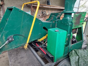 Továrenský štiepkovač yanmar - 3