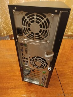 Starší HP počítač - 3