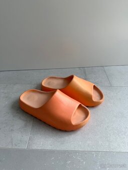 adidas yeezy slides - 3