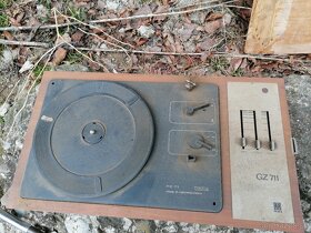 Staré drevené gramofóny - 3