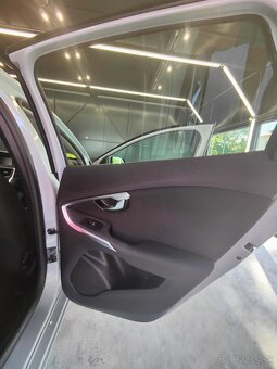Volvo V40 2.0 benzín, r.v. 2015 - 3