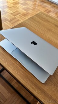MacBook Air 2019 13'' / i5 / 128 GB v TOP stave - 3