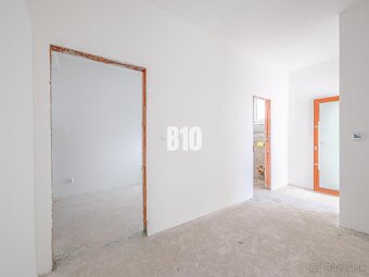 Skolaudované 5-Izbový rodinný dom s modernými technológiami - 3