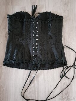 Čierny korzet - 3