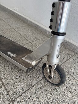 Predám Freestyle kolobežka North Switchblade Silver Matte - 3